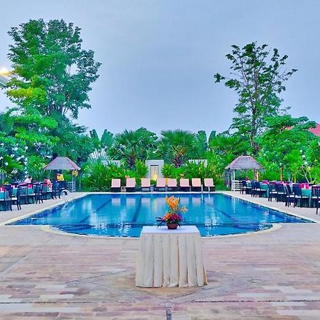 Glorious Hotel Кампонгтхом Экстерьер фото